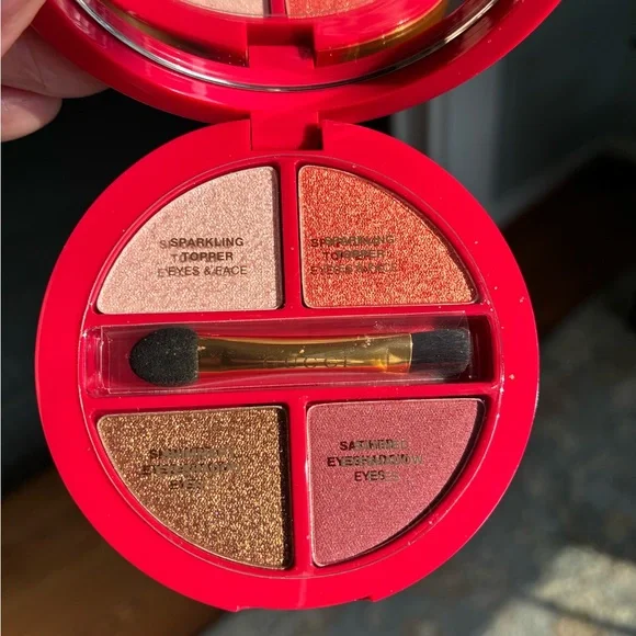 Gucci Gold and Pink Beauty Compact - Picture 4 of 6